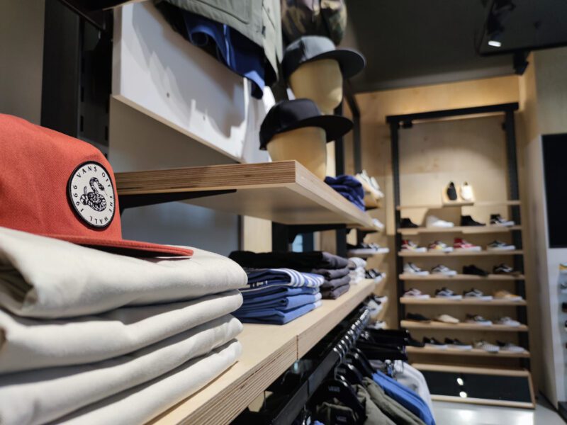 Vans - Image 5