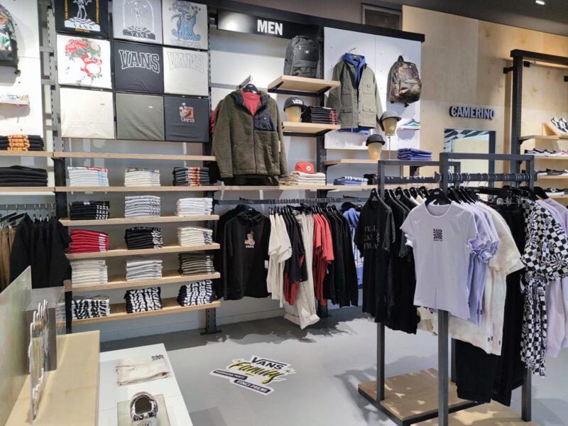 Vans - Image 2